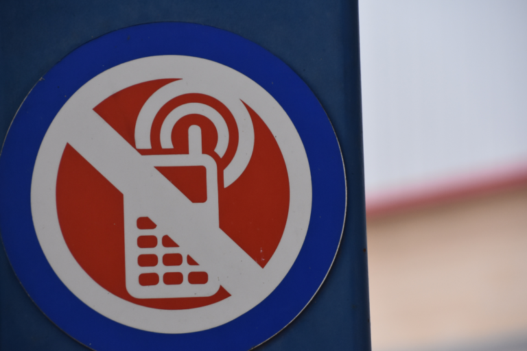 DepEd bans cellphone